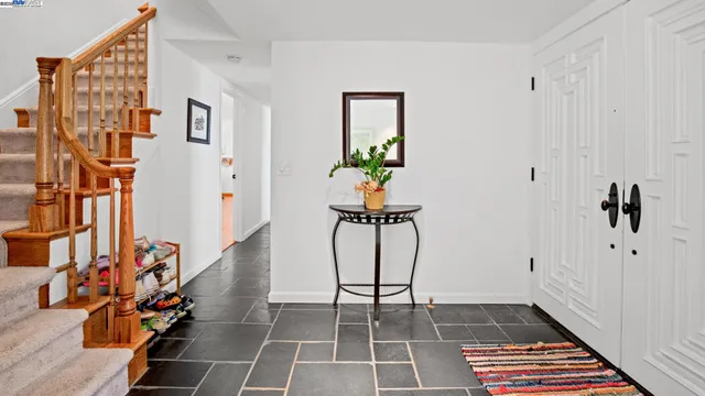 $1,695,000 | 11 Oak Tree Court, San Rafael, CA 94903