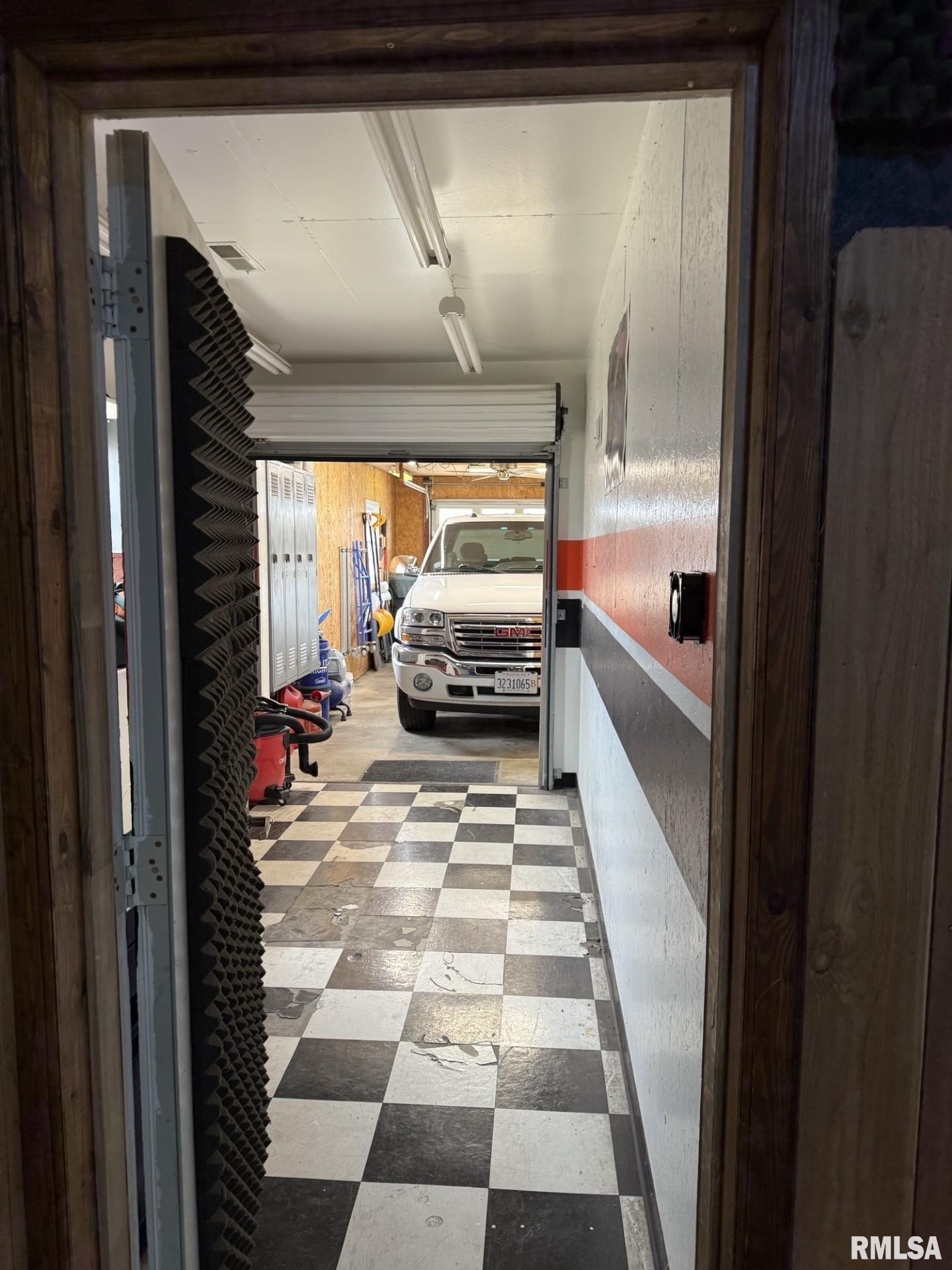 1068 First Street Gladstone, IL 61437 - Photo 31 of 40