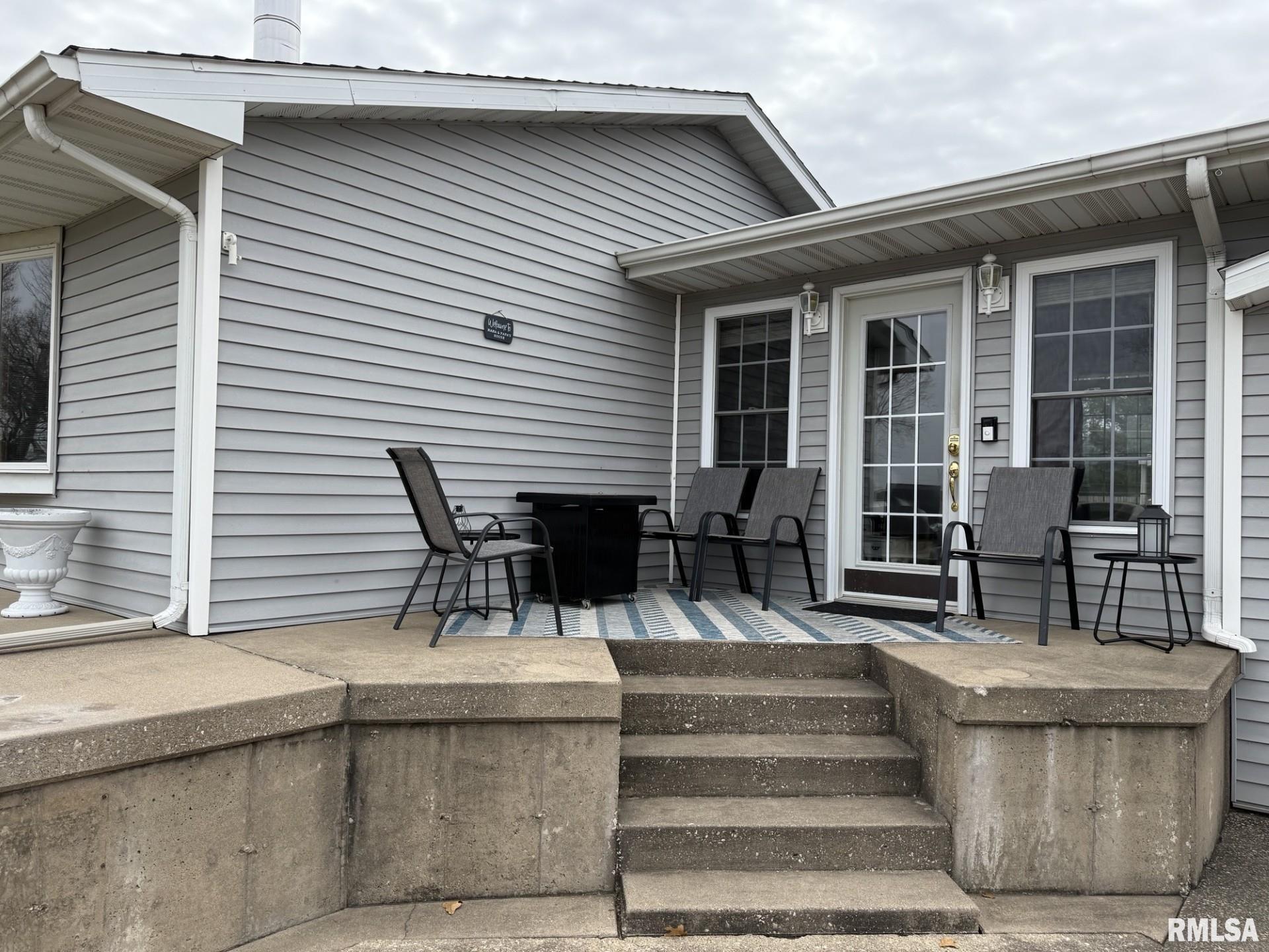 1068 First Street Gladstone, IL 61437 - Photo 4 of 40