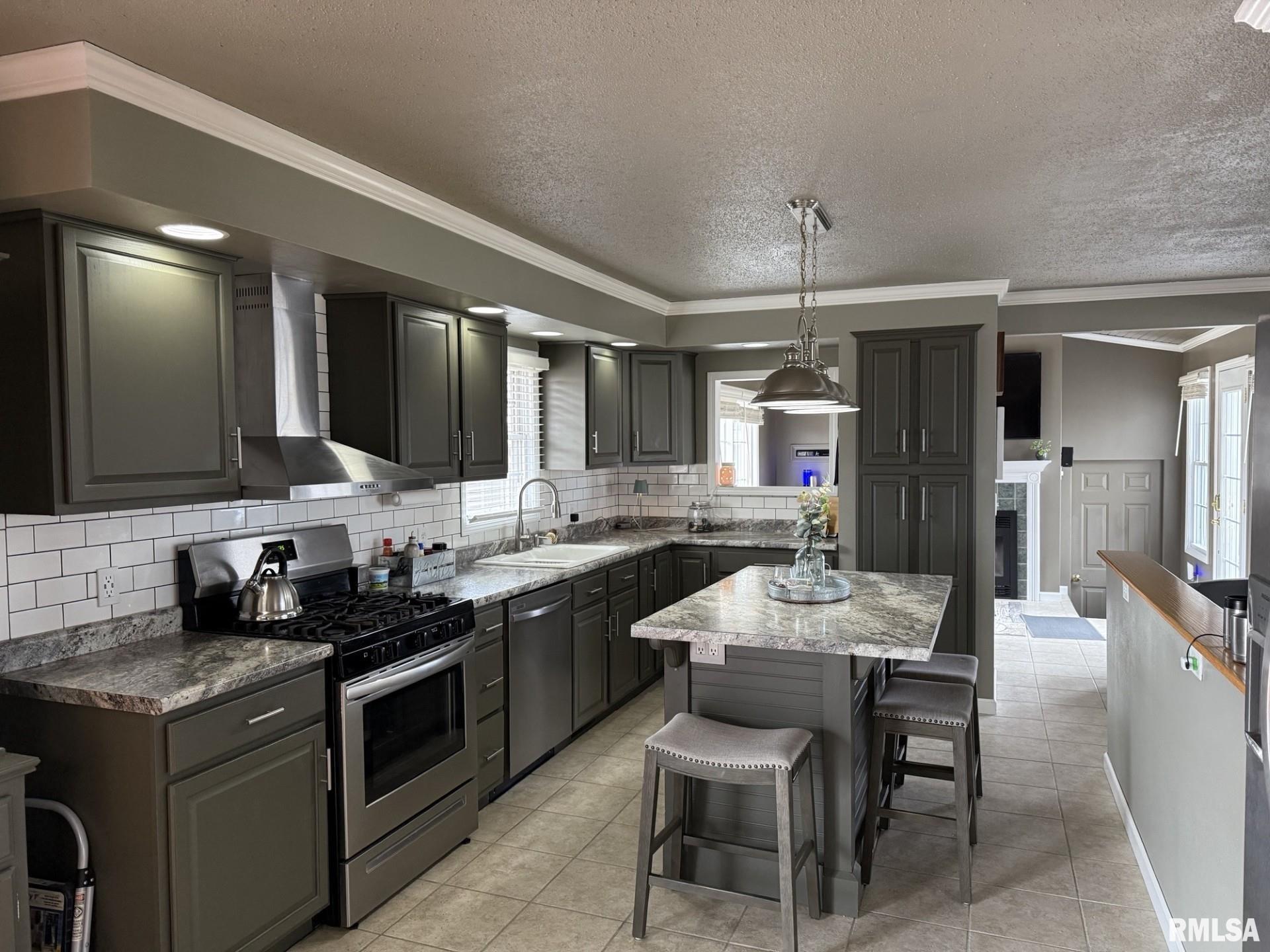 1068 First Street Gladstone, IL 61437 - Photo 9 of 40