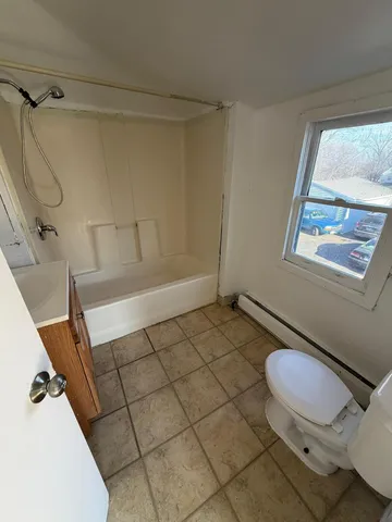 $1,300 | 321 South Martin Luther King Junior Avenue, Unit 2, Waukegan, IL 60085