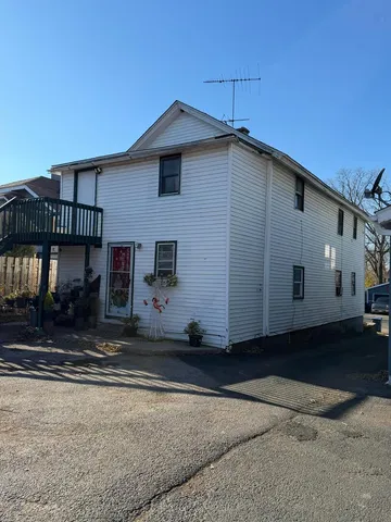 $1,300 | 321 South Martin Luther King Junior Avenue, Unit 2, Waukegan, IL 60085
