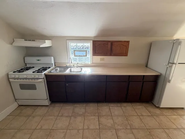 $1,300 | 321 South Martin Luther King Junior Avenue, Unit 2, Waukegan, IL 60085