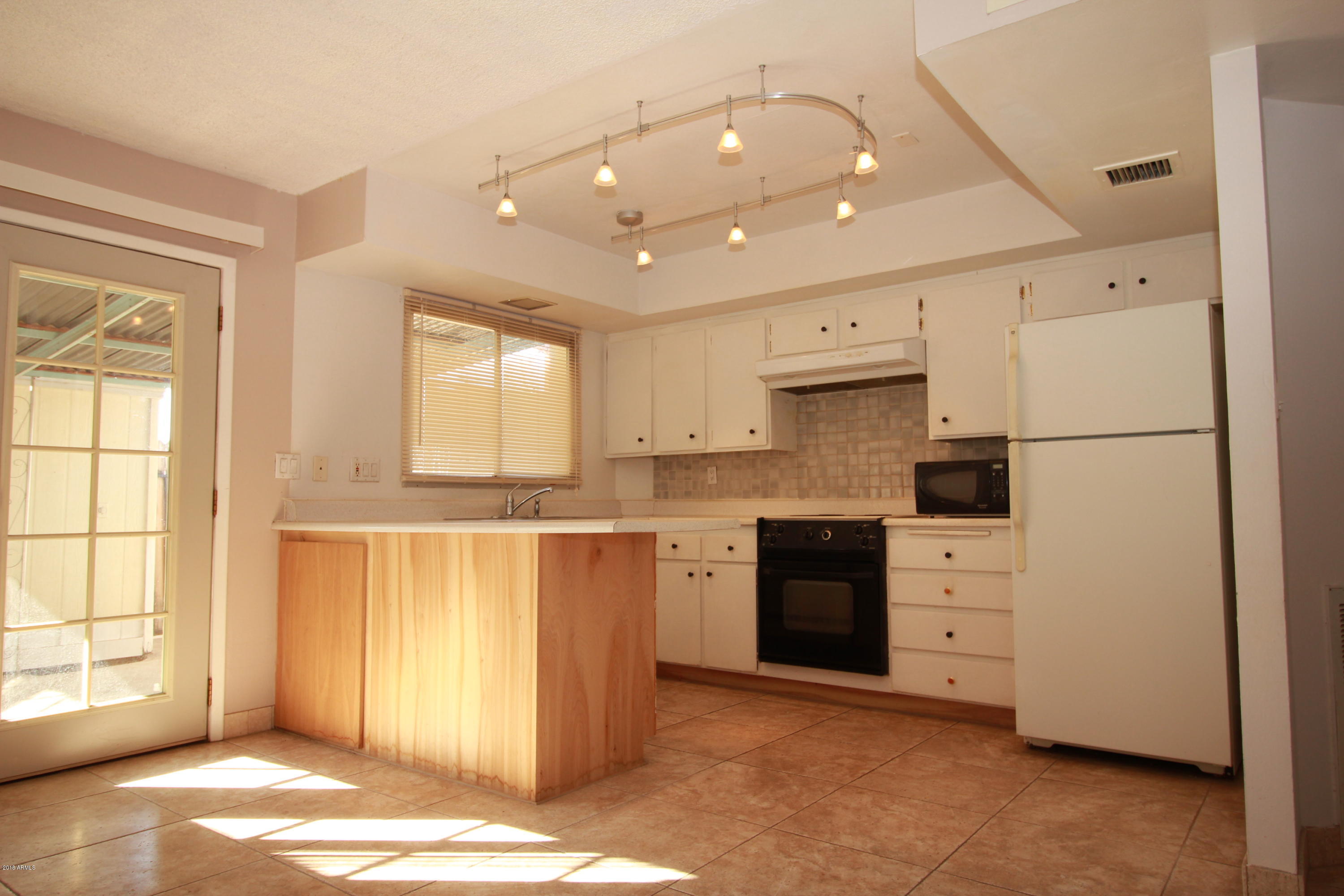 4375 West Ocotillo Road Glendale, AZ 85301 - Photo 2 of 10 2
