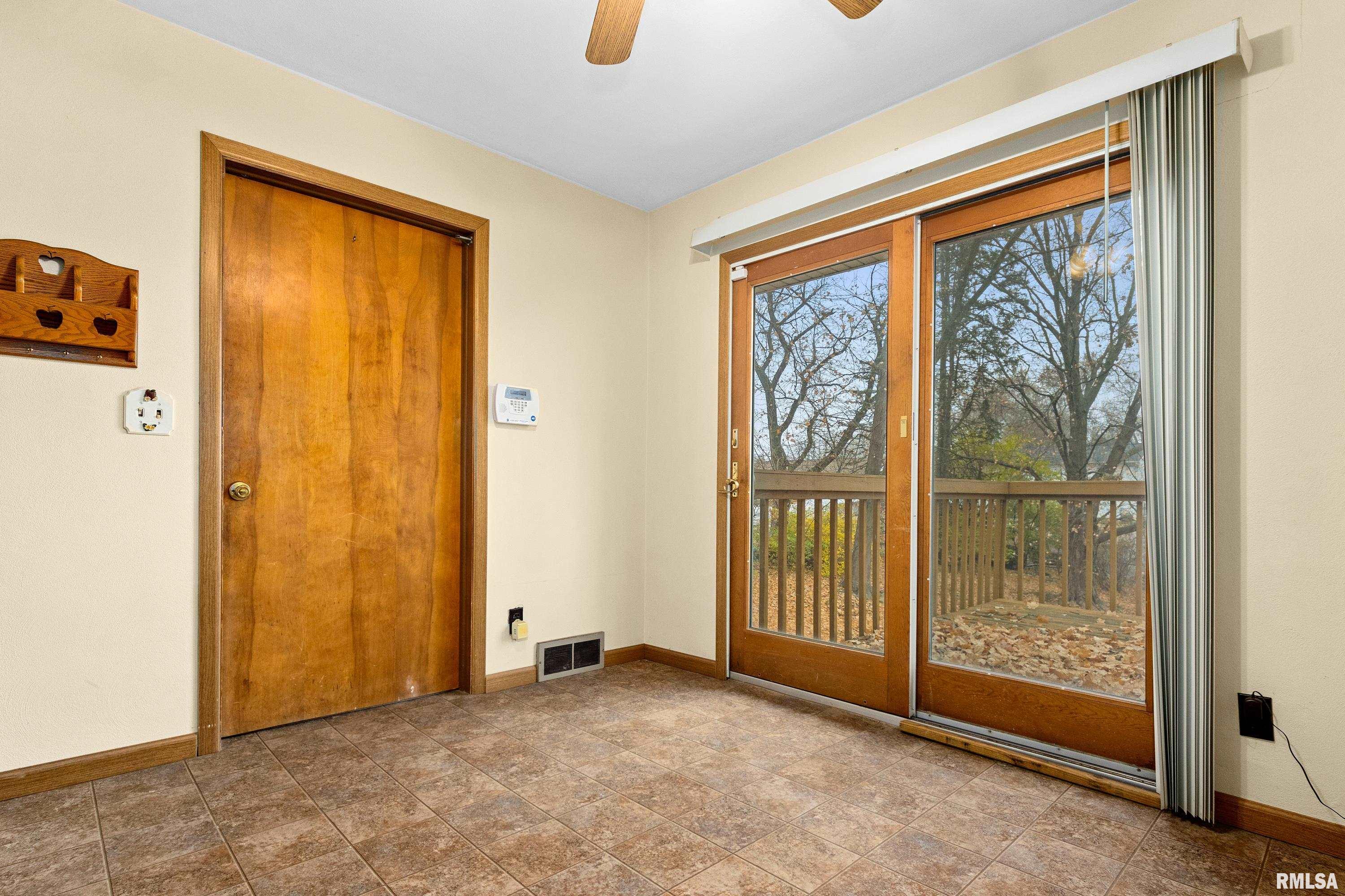 5112 West Pfeiffer Road Bartonville, IL 61607 - Photo 13 of 26 Gallery Image 13