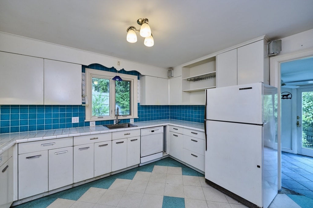 119 Rawson Road Brookline, MA 02445 - Photo 11 of 20