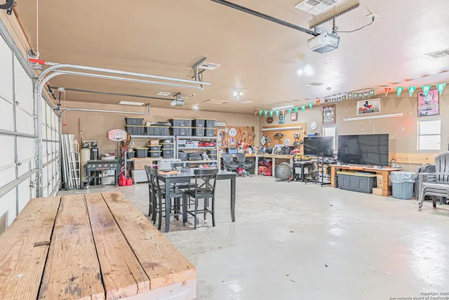 $629,999 | 461 Farm To Market 3432, La Vernia, TX 78121