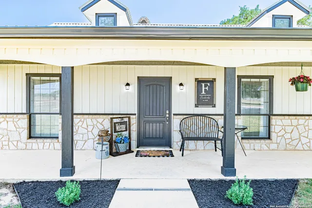 $629,999 | 461 Farm To Market 3432, La Vernia, TX 78121