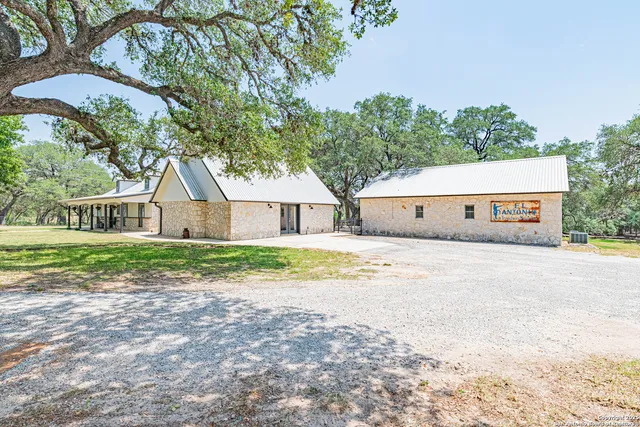$629,999 | 461 Farm To Market 3432, La Vernia, TX 78121