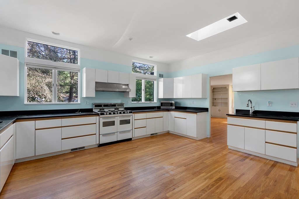 63 Fairview Road Weston, MA 02493 - Photo 7 of 41