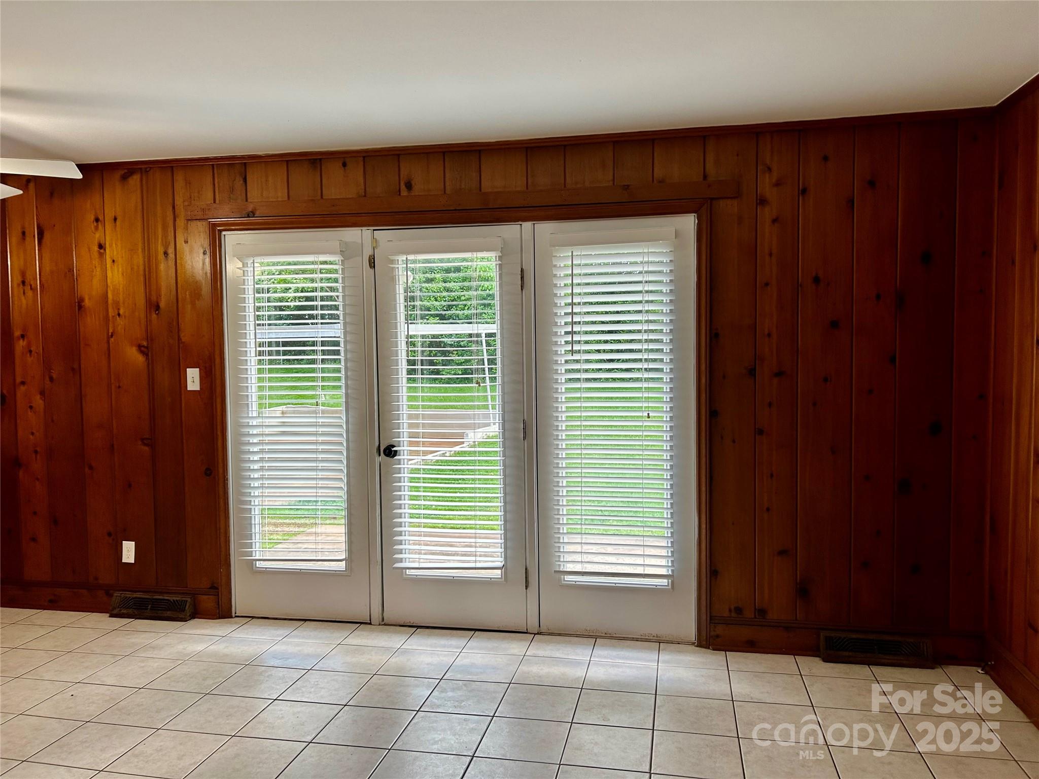 5734 Brookhaven Road Charlotte, NC 28210 - Photo 9 of 12 an empty room with windows