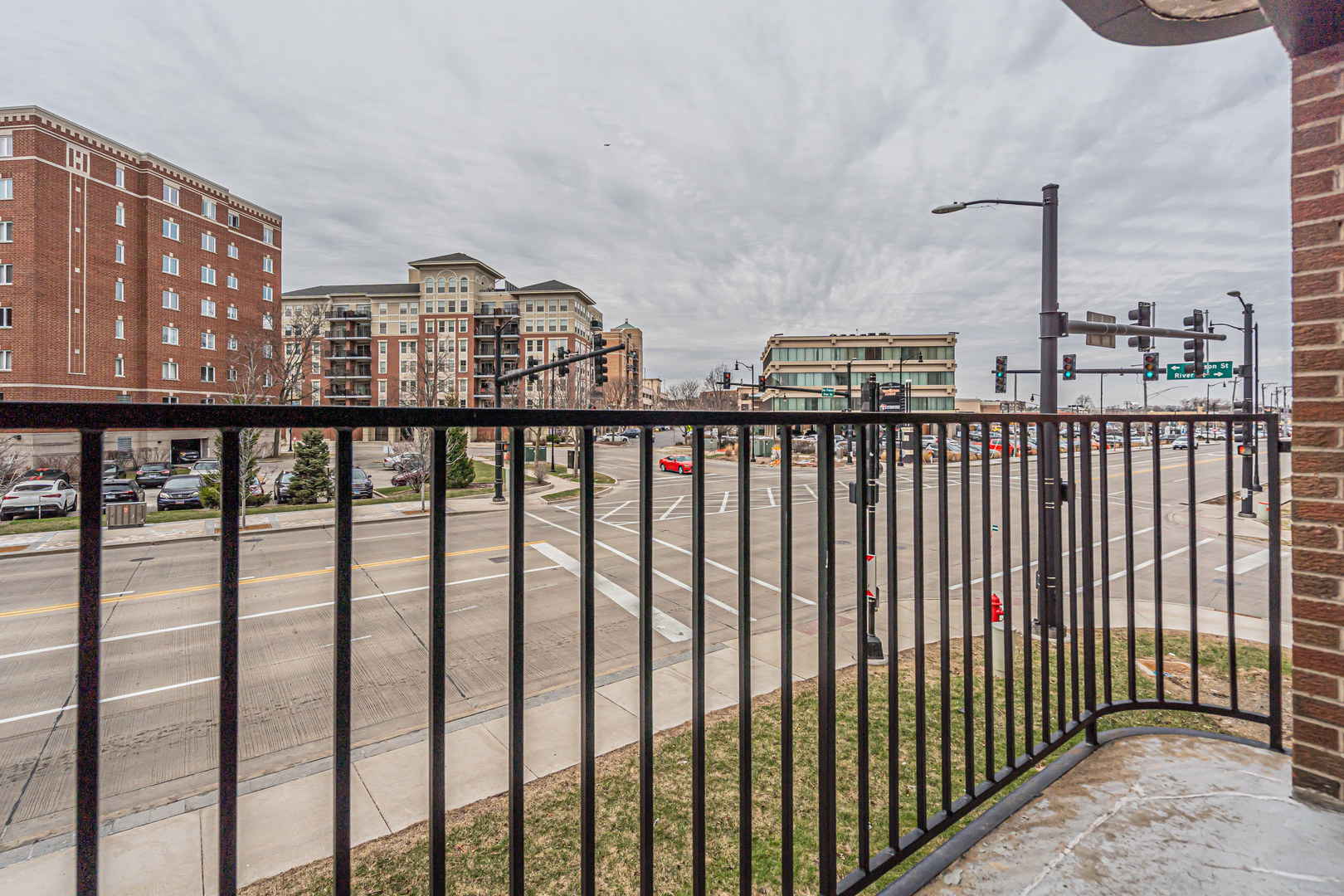 659 South Des Plaines River Road, Unit 2A Des Plaines, IL 60016 - Photo 12 of 28 a view of a balcony with city view