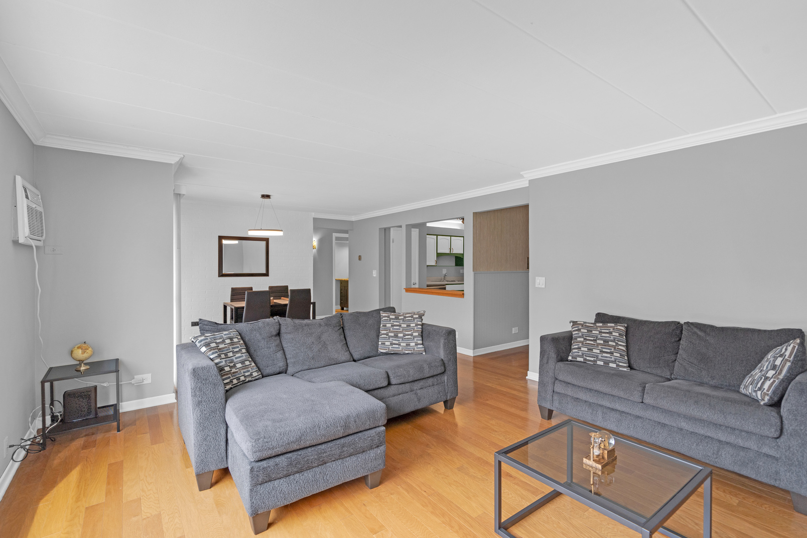 659 South Des Plaines River Road, Unit 2A Des Plaines, IL 60016 - Photo 16 of 28 a living room with furniture and a couch