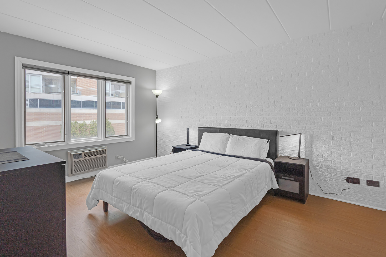 659 South Des Plaines River Road, Unit 2A Des Plaines, IL 60016 - Photo 21 of 28 a bedroom with a bed and a window
