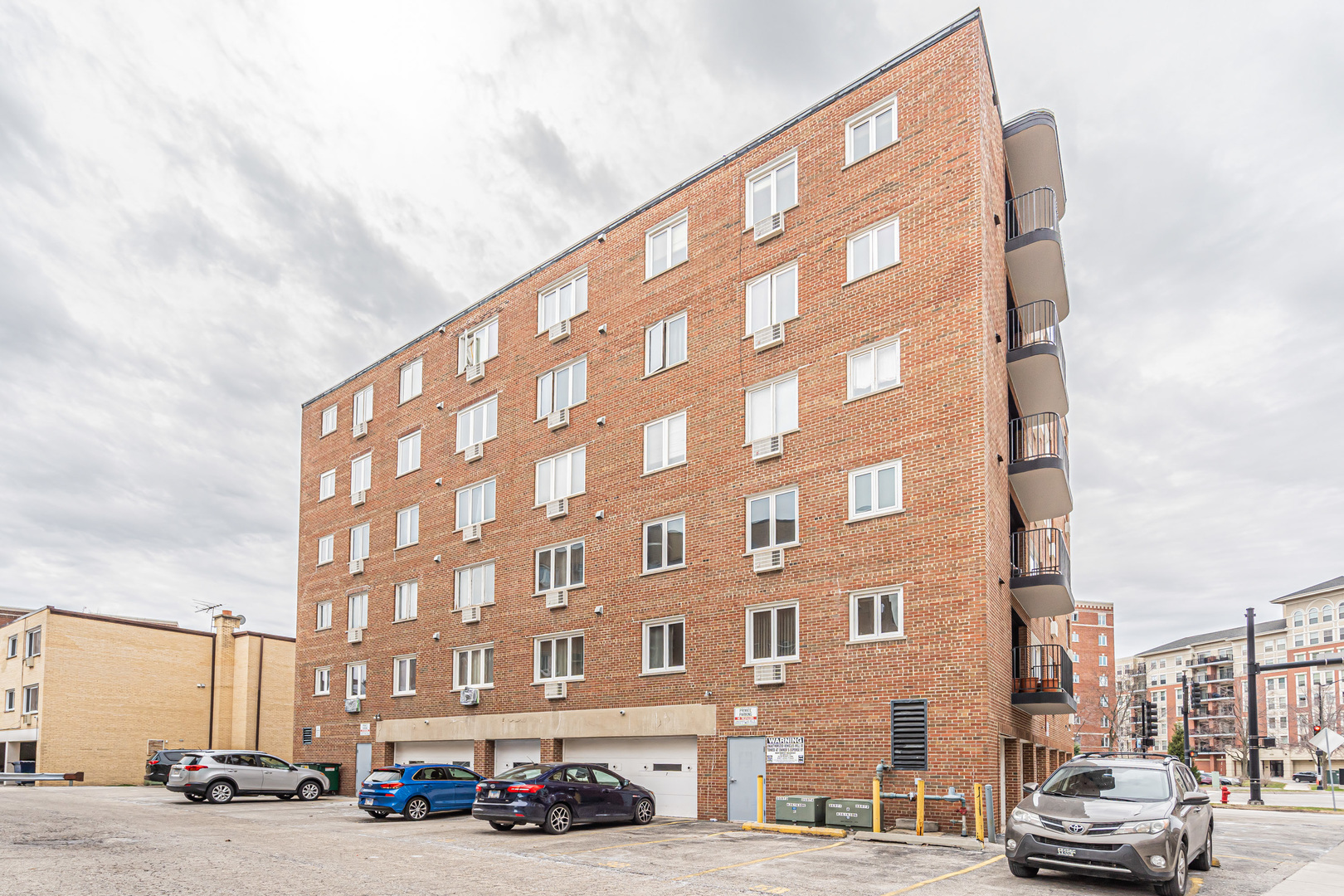 659 South Des Plaines River Road, Unit 2A Des Plaines, IL 60016 - Photo 27 of 28 a city view
