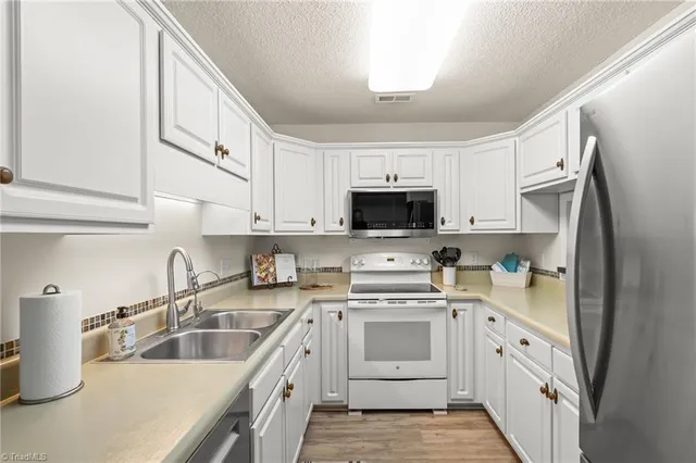 $285,000 | 166 Wyndham Court, High Point, NC 27265