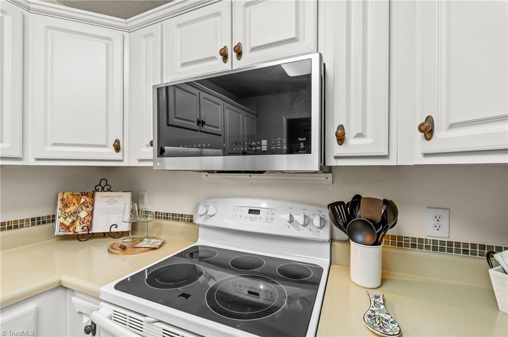 166 Wyndham Court High Point, NC 27265 - Photo 13 of 37