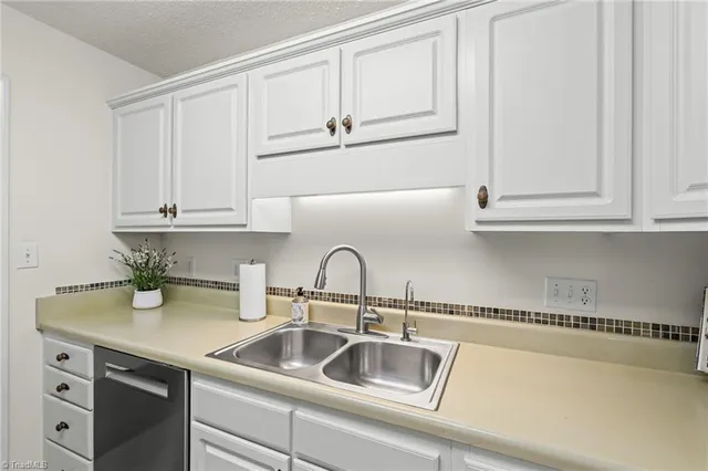 $285,000 | 166 Wyndham Court, High Point, NC 27265