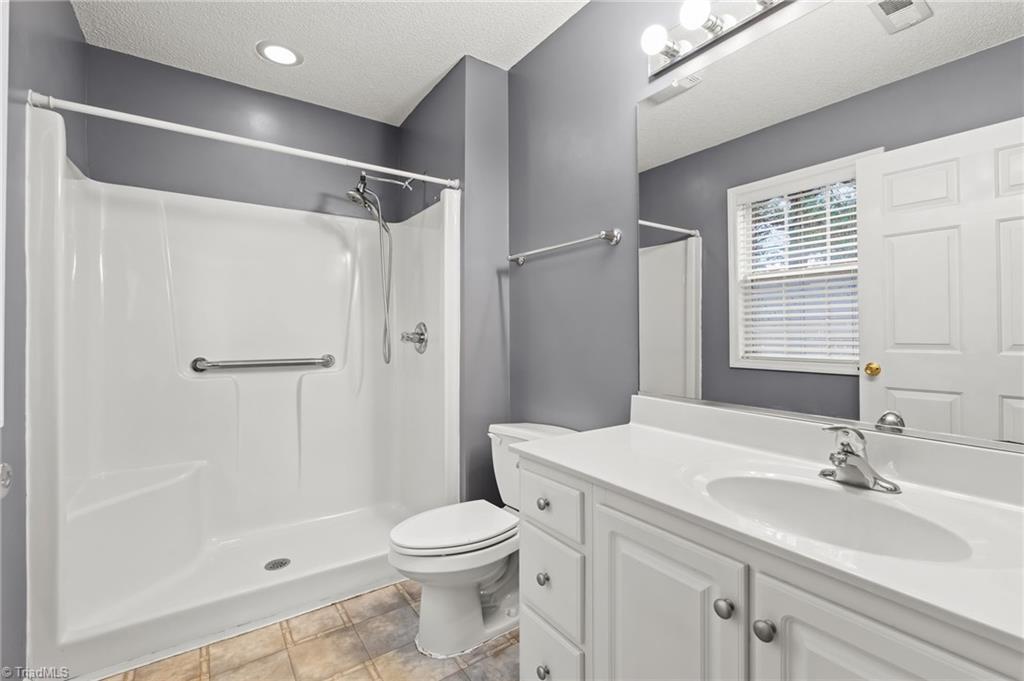 166 Wyndham Court High Point, NC 27265 - Photo 18 of 37