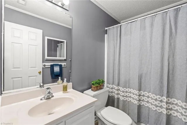 $285,000 | 166 Wyndham Court, High Point, NC 27265