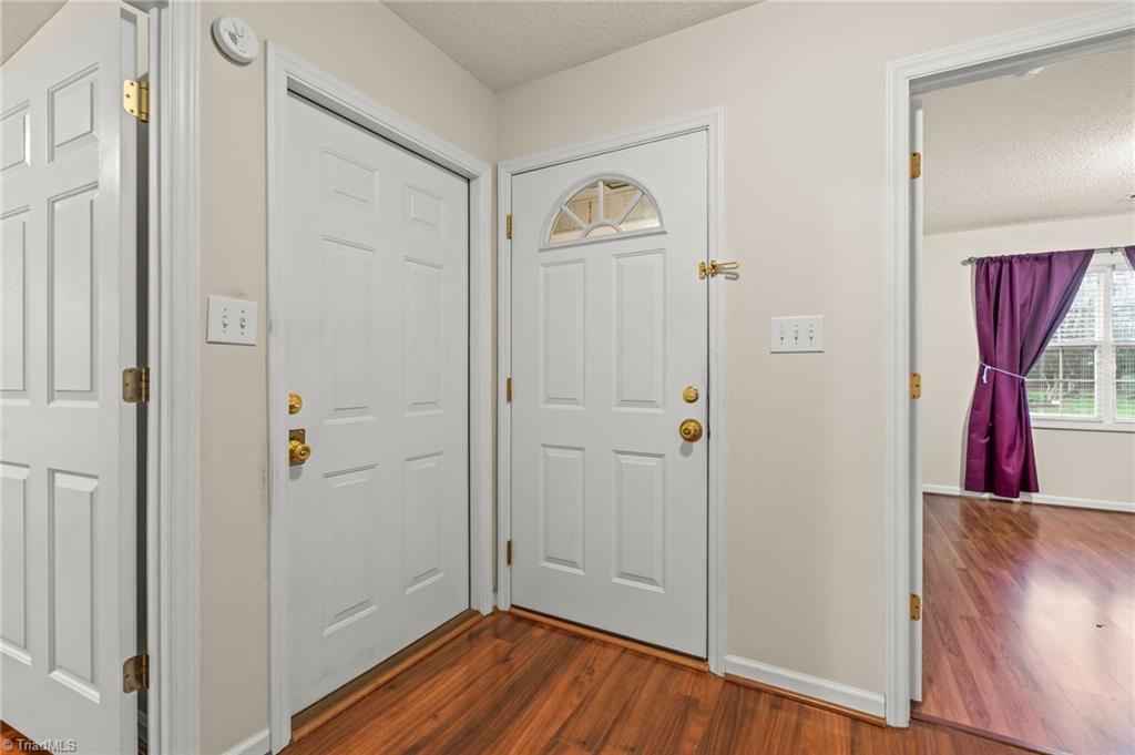 166 Wyndham Court High Point, NC 27265 - Photo 4 of 37