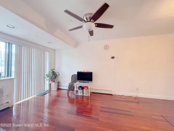 $689,000 | 41-05 College Point Boulevard, Unit 3 | Downtown Flushing