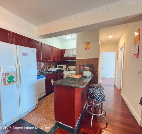 $689,000 | 41-05 College Point Boulevard, Unit 3 | Downtown Flushing