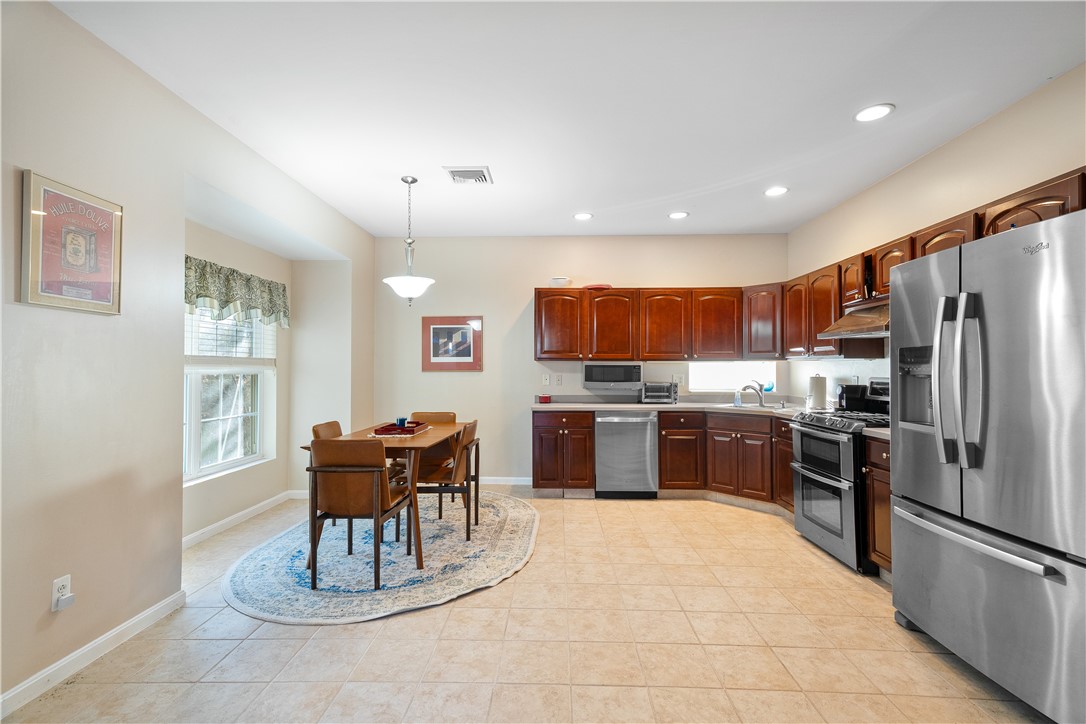 24 Cambridge Circle Smithfield, RI 02917 - Photo 22 of 36