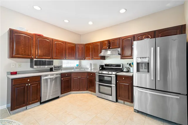 $539,900 | 24 Cambridge Circle, Smithfield, RI 02917