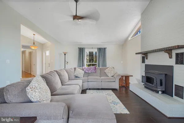 $2,800 | 306 Happy Creek Road, Locust Grove, VA 22508