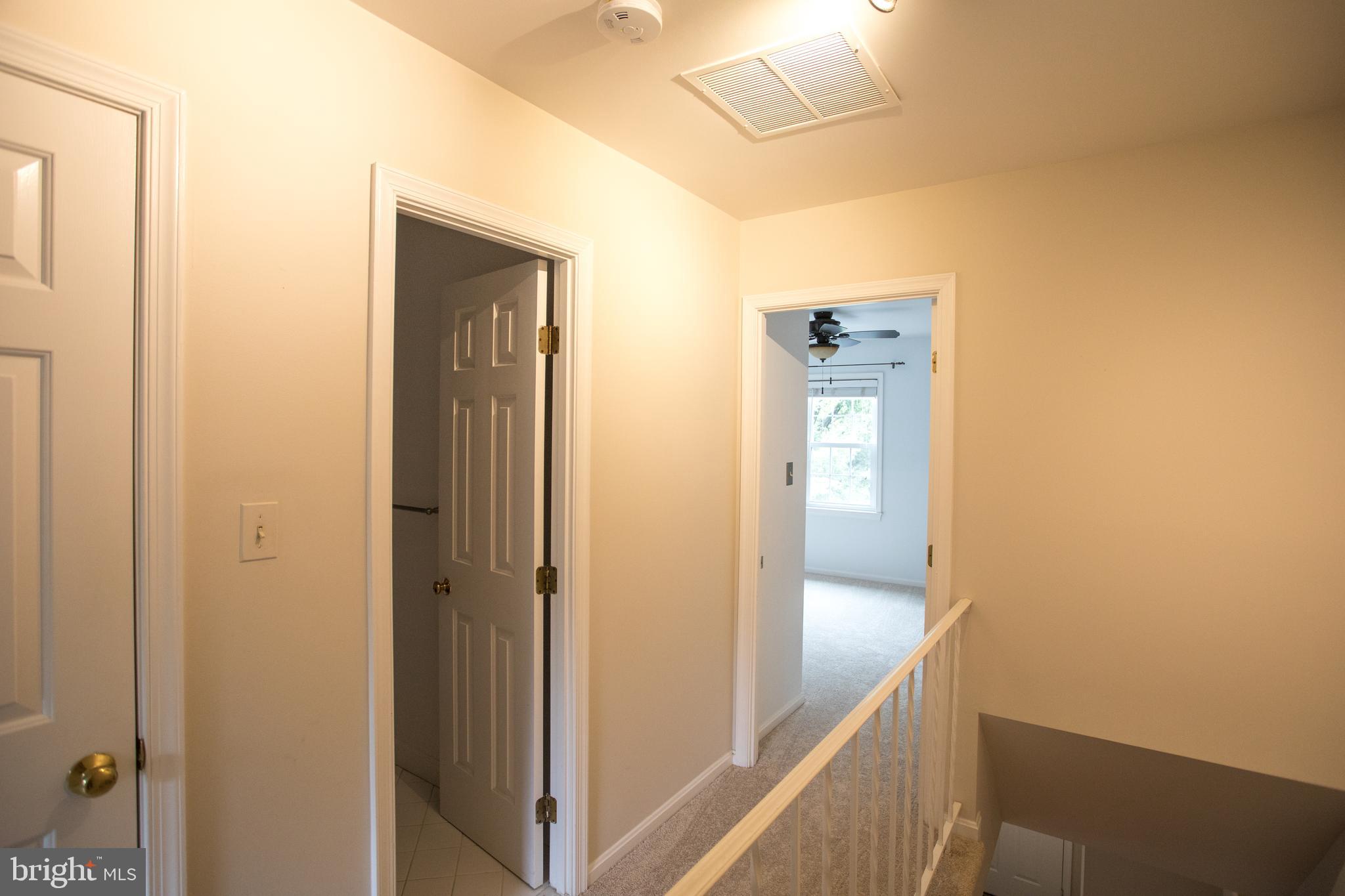 2051 South Glebe Road Arlington, VA 22206 - Photo 14 of 31 Upstairs hallway