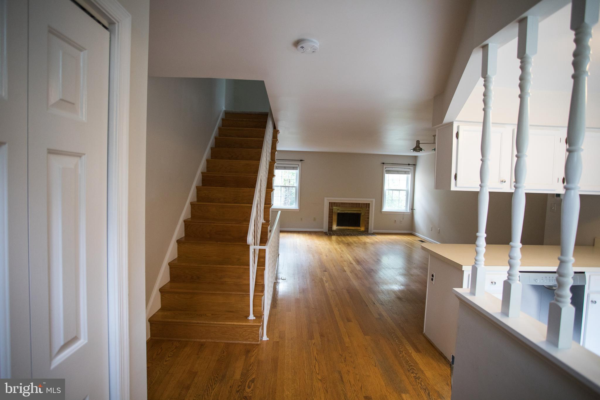 2051 South Glebe Road Arlington, VA 22206 - Photo 3 of 31 Entrance