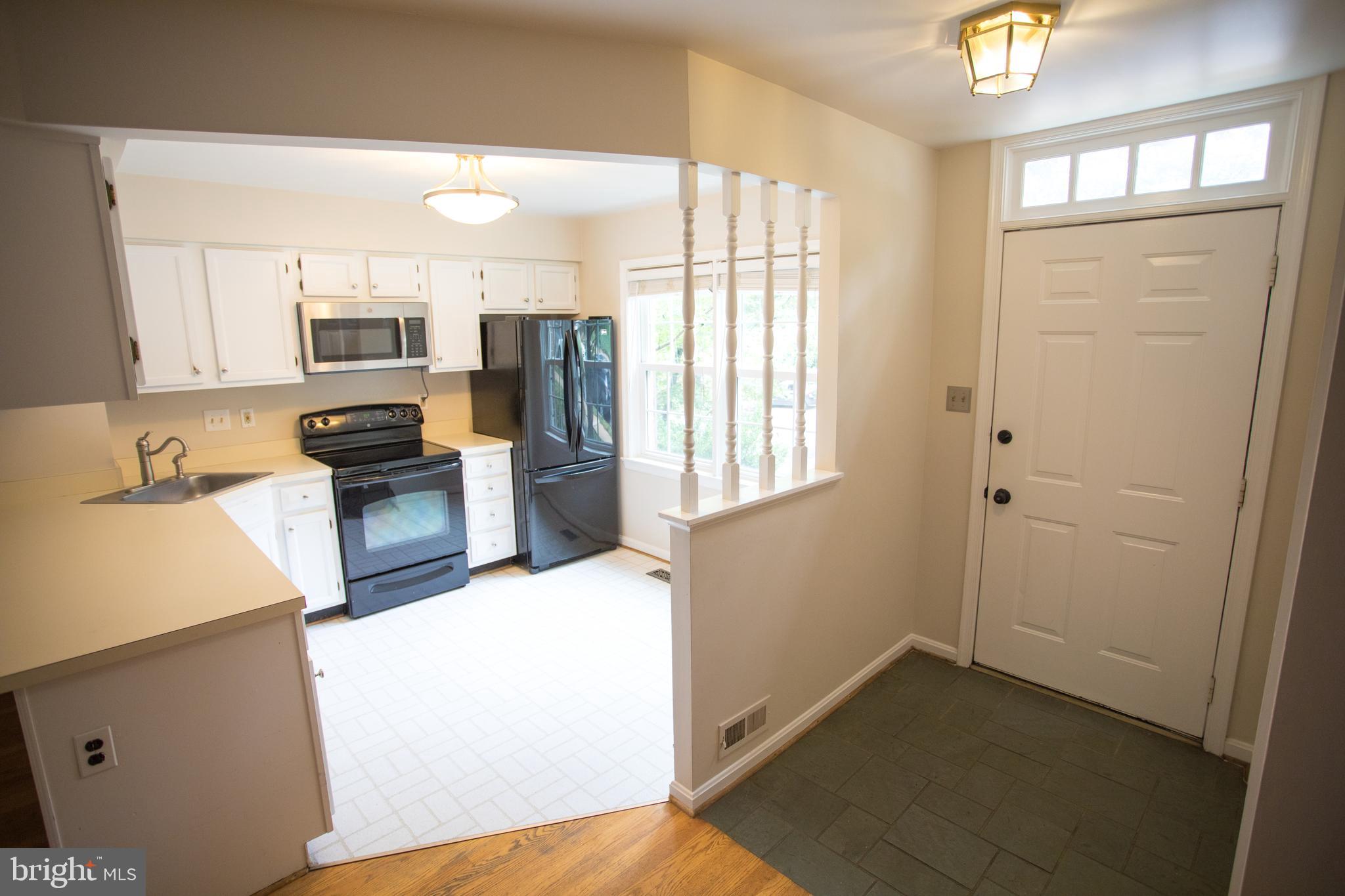 2051 South Glebe Road Arlington, VA 22206 - Photo 7 of 31 Kitchen