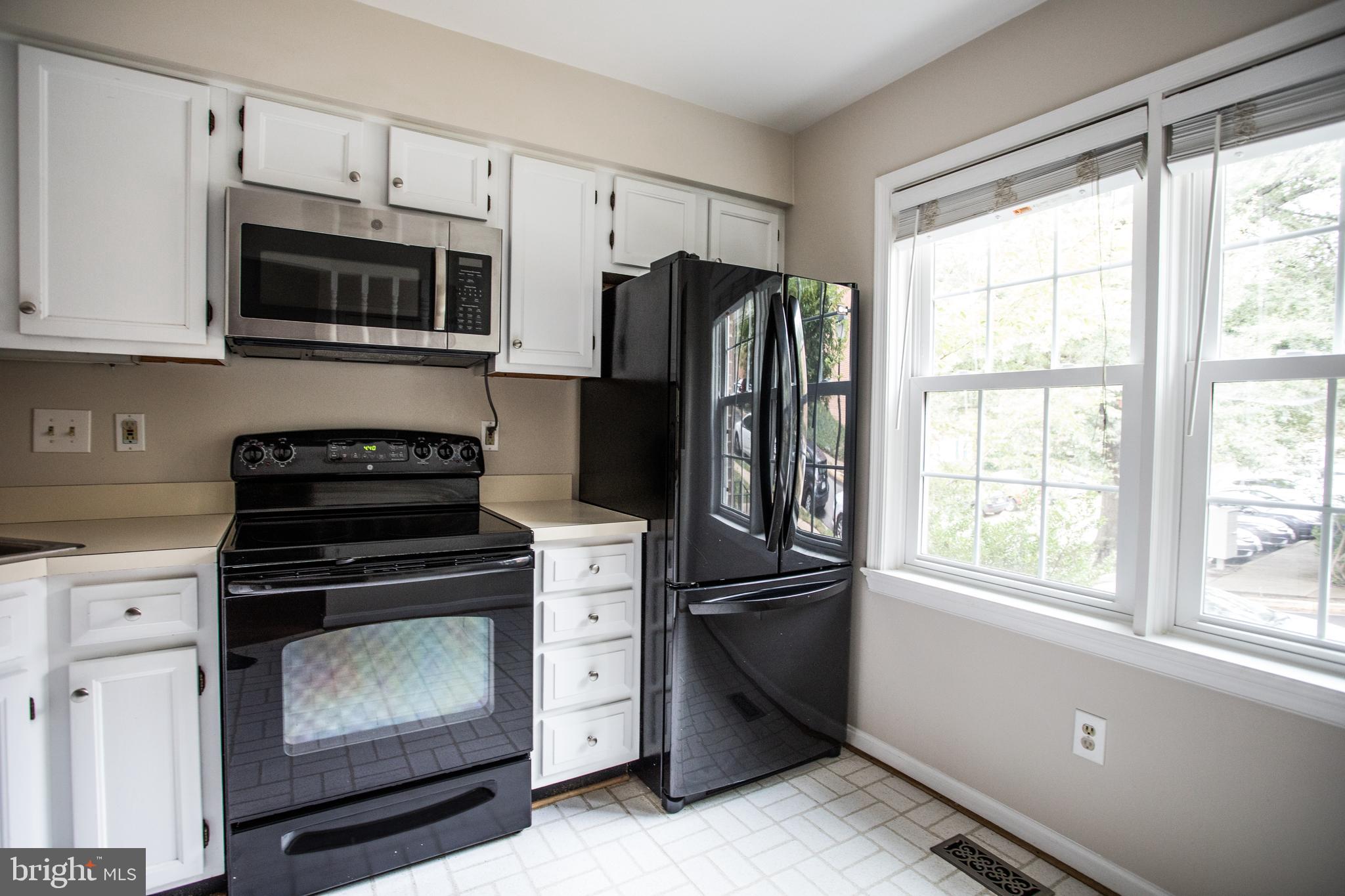 2051 South Glebe Road Arlington, VA 22206 - Photo 8 of 31 Kitchen