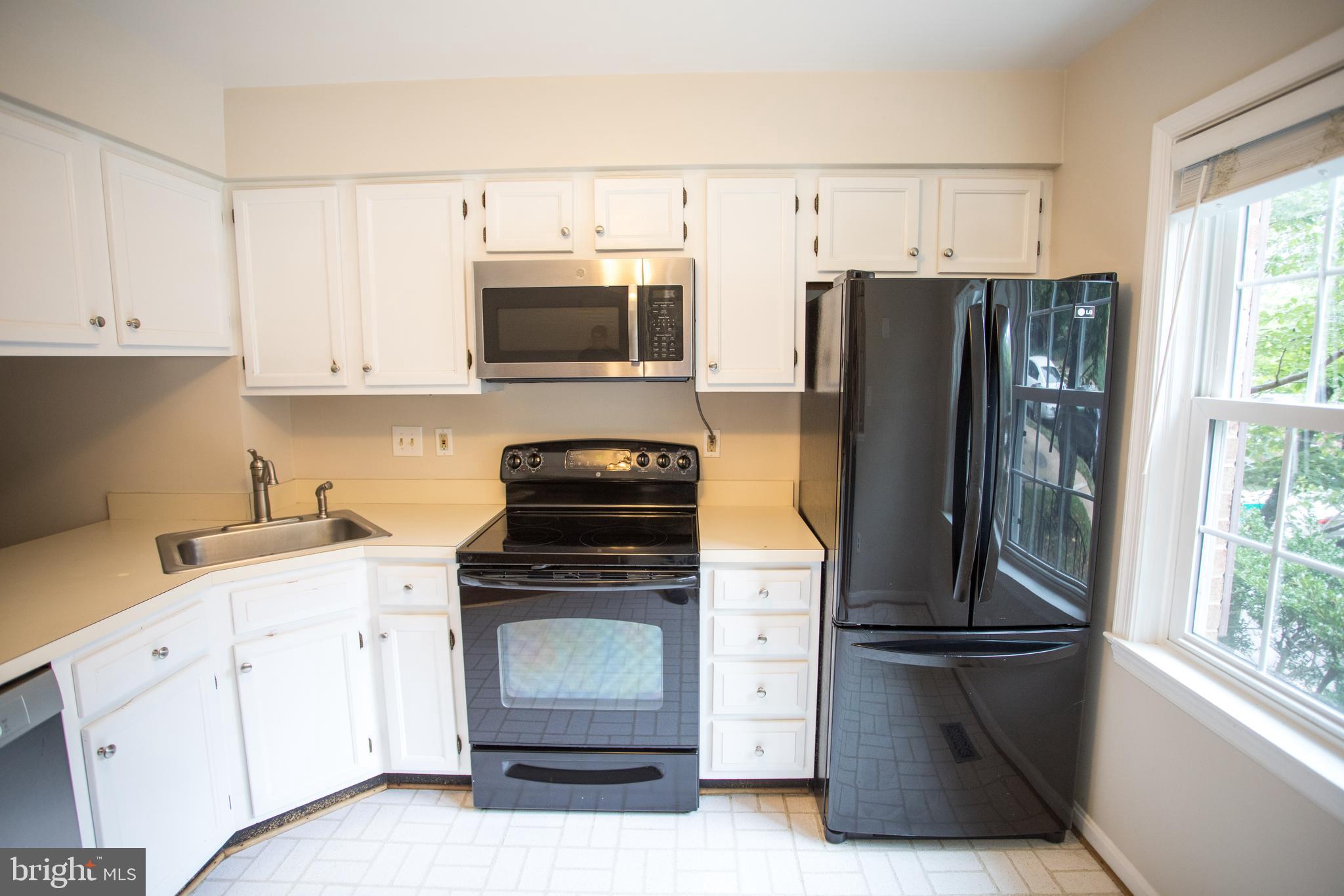 2051 South Glebe Road Arlington, VA 22206 - Photo 9 of 31 Kitchen