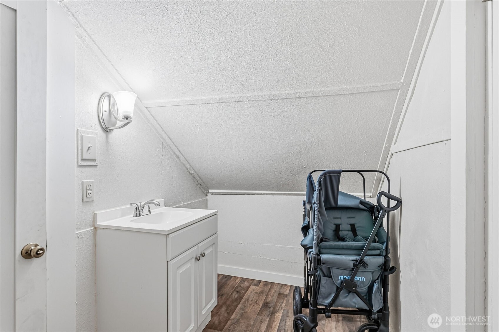 228 Holcomb Spur Road Kelso, WA 98626 - Photo 17 of 23 a utility room with dryer and washer