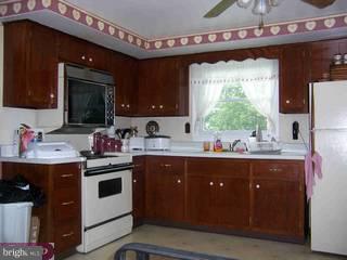618 Middle Road Perkasie, PA 18944 - Photo 4 of 6
