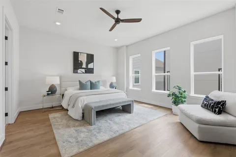 $876,000 | 1525 Caywood Lane, Unit D, Houston, TX 77055