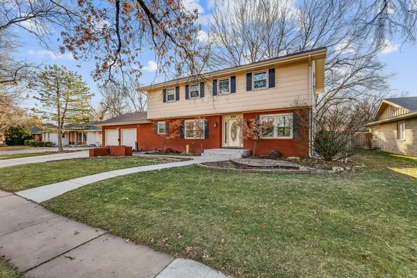 $400,000 | 201 North Penrose Drive, Wichita, KS 67206