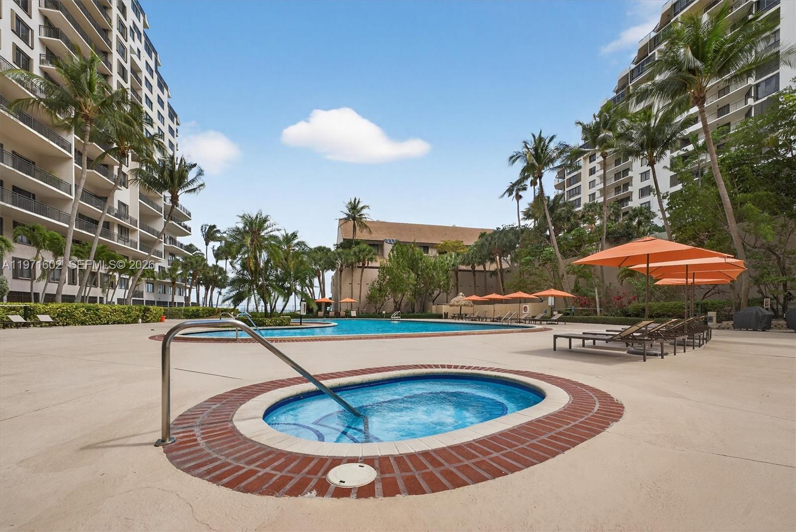 540 Brickell Key Drive, Unit 414 Miami, FL 33131 - Photo 32 of 46 Jacuzzi