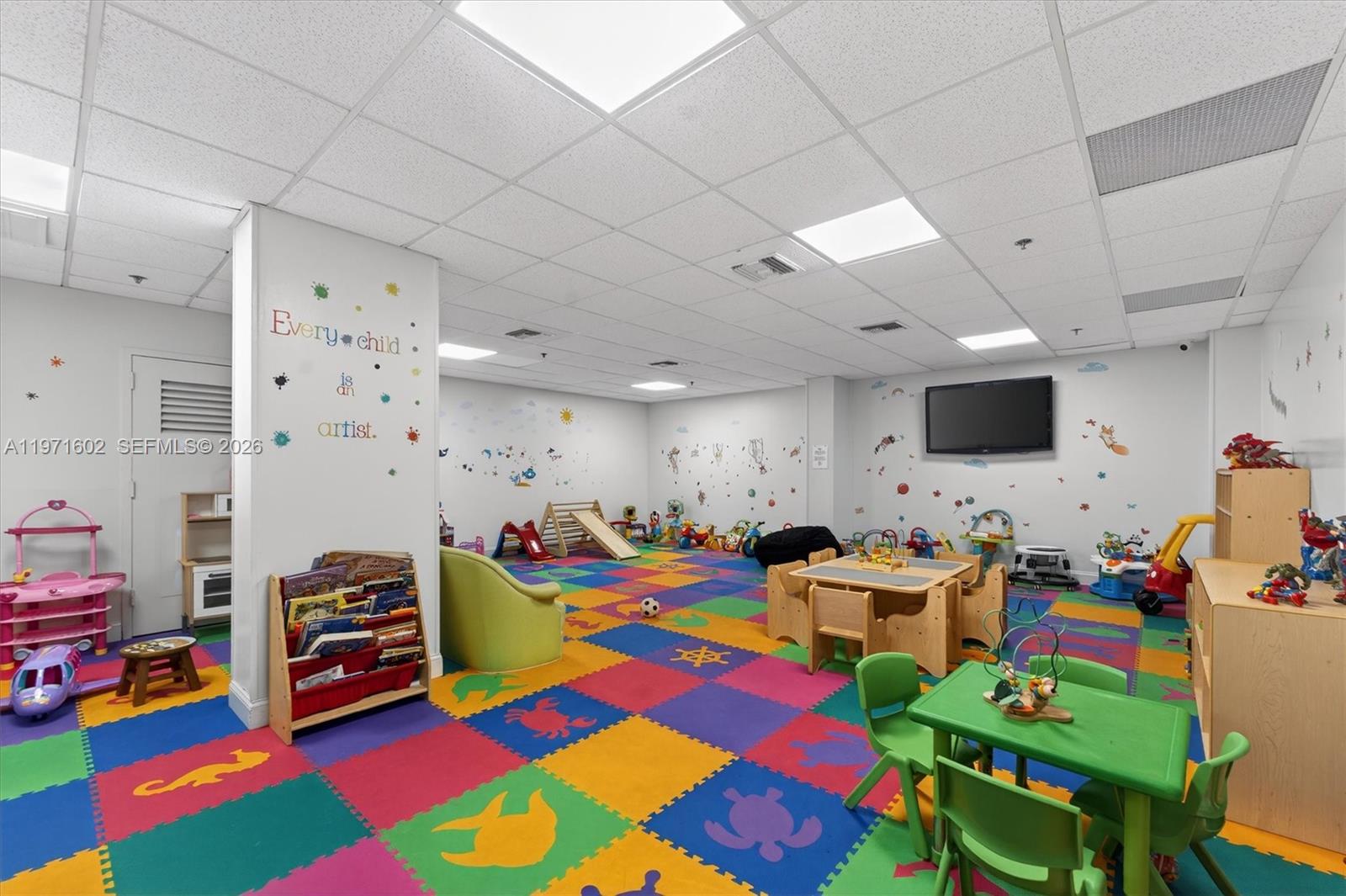 540 Brickell Key Drive, Unit 414 Miami, FL 33131 - Photo 41 of 46 Pet Path/Area