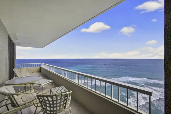 $975,000 | 5510 North Ocean Drive, Unit 24A, Singer Island, FL 33404