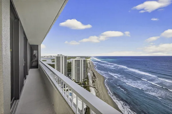 $975,000 | 5510 North Ocean Drive, Unit 24A, Singer Island, FL 33404