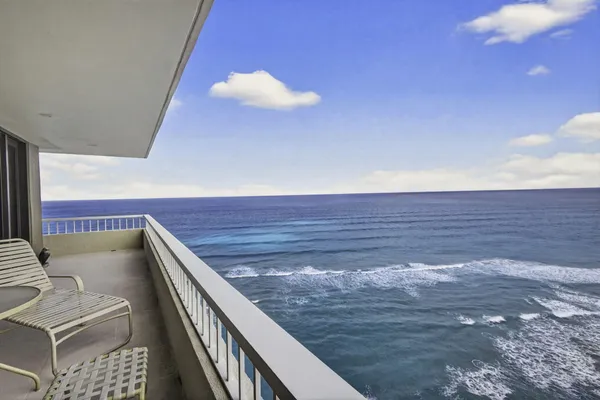 $975,000 | 5510 North Ocean Drive, Unit 24A, Singer Island, FL 33404