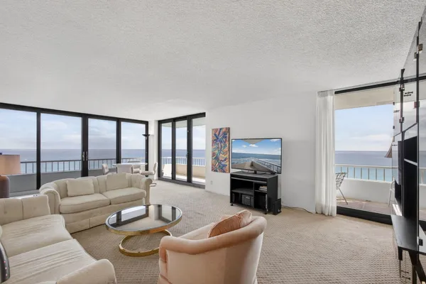 $975,000 | 5510 North Ocean Drive, Unit 24A, Singer Island, FL 33404