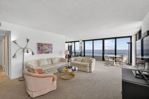 $975,000 | 5510 North Ocean Drive, Unit 24A, Singer Island, FL 33404