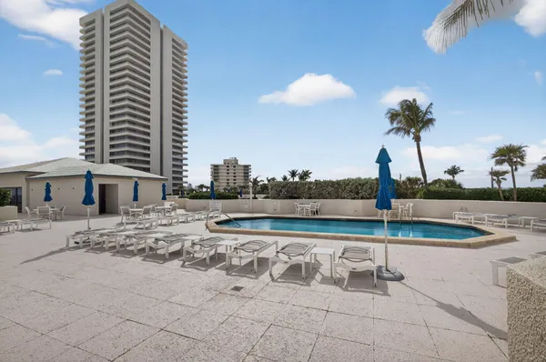 $975,000 | 5510 North Ocean Drive, Unit 24A, Singer Island, FL 33404
