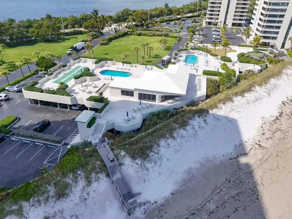 $975,000 | 5510 North Ocean Drive, Unit 24A, Singer Island, FL 33404