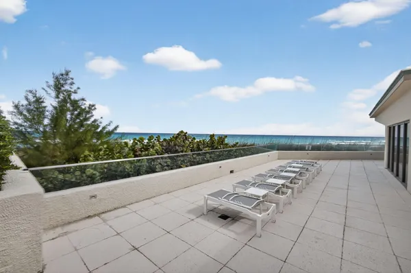 $975,000 | 5510 North Ocean Drive, Unit 24A, Singer Island, FL 33404