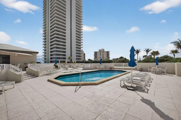 $975,000 | 5510 North Ocean Drive, Unit 24A, Singer Island, FL 33404